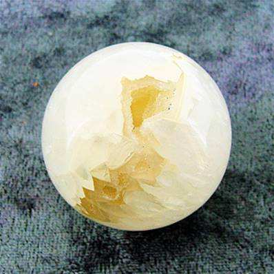 AGATE WITH QUARTZ GEODE SPHERE. SP6377POL