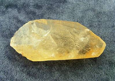 TANGERINE QUARTZ LEMURIAN POINT SPECIMEN. SP8119