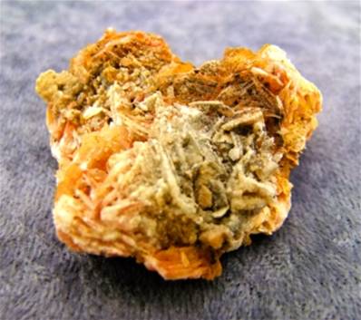 VANADANITE CRYSTAL FORMATIONS ON BARYTES. SP8929