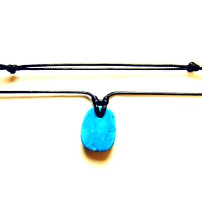 AJUSTABLE POLISHED FLAT PEBBLE NECKLACE IN BLUE HOWLITE.   SPR14103NEC