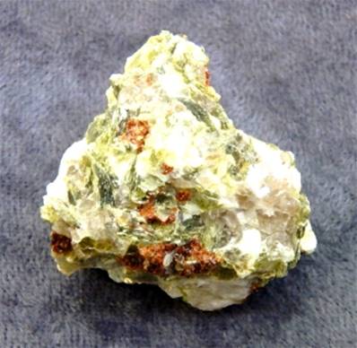 GARNET CRYSTALS IN MICA MATRIX SPECIMEN. SP9169