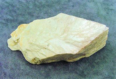 BI- COLOURED MICA CRYSTAL FORMATION. SP7159