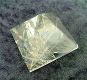 QUARTZ PYRAMID. SP8106POL