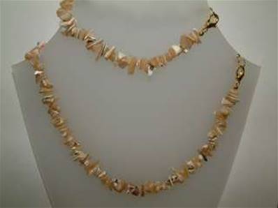 MOTHER OF PEARL GEM CHIP 18" NECKLACE & 7" BRACELET TWO PIECE SET. SET = 40g. SPR700