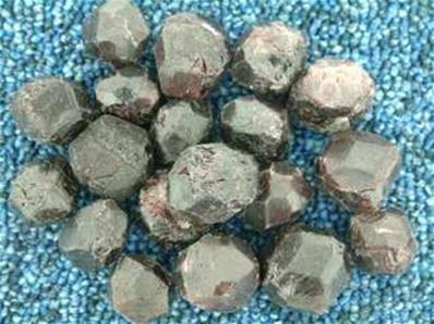 NATURAL GARNET NODULES (SMALL). 15 - 20MM ACROSS. 8 - 20g. SPR702