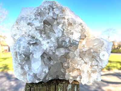 Quartz cluster Sp14870shlf