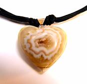 AGATE GEODE HEART PENDANT ON BLACK CORD.   SP10569PENDBX