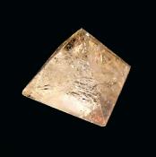 QUARTZ PYRAMID 'A' GRADE.   SP11348POL