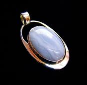 925 SILVER PENDANT FEATURING A LARGE OVAL CABOCHON IN BLUE LACE AGATE.   SP11760PEND