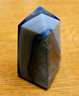 ONE OFF AGATE OBELISK IN BLUE. SP8536POL