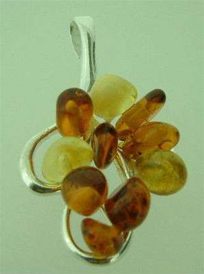 AMBER & SILVER GRAPE STYLE PENDANT. 4CM. 2H019002