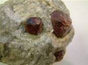 GARNET IN MICACEOUS QUARTZ 5-7CM 50-100g GARN04