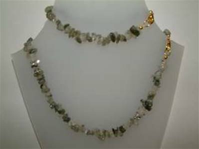 GREEN RUTILE GEM CHIP 18" NECKLACE & 7" BRACELET TWO PIECE SET. SET = 42g. SPR696