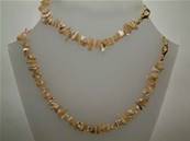 MOTHER OF PEARL GEM CHIP 18" NECKLACE & 7" BRACELET TWO PIECE SET. SET = 40g. SPR700