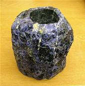 NATURALISTIC SODALITE VASE. LGESP7034