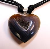 AGATE GEODE HEART PENDANT ON BLACK CORD.   SP10605PENDBX