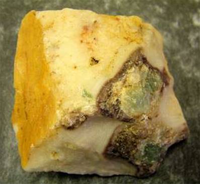 GREEN/ PINK TOURMALINE IN QUARTZ SPECIMEN. 90 X 88 X 43MM APROX. 455g.