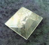 QUARTZ PYRAMID. SP8106POL