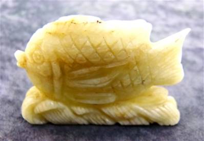 CARVING OF FISH IN AQUAMARINE. SP9124POL