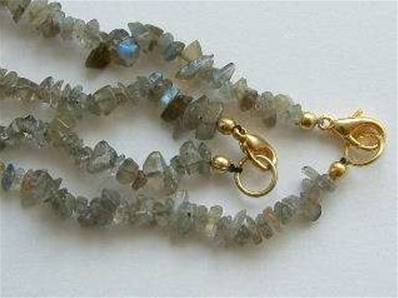 LABRADORITE GEM CHIP NECKLACE (18") & BRACELET SET. NECKBRACLAB