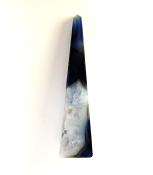 AGATE OBELISK WITH BLUE COLOURING.   SP12829POL   