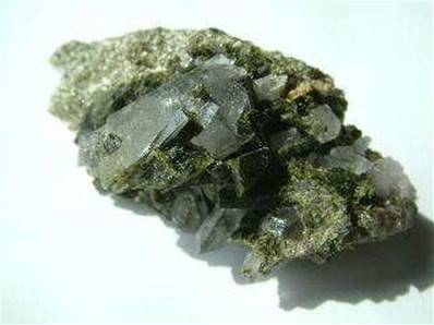 TOURMALINE GREEN IN QUARTZ WITH EPIDOTE 56g 7cm SPEC31