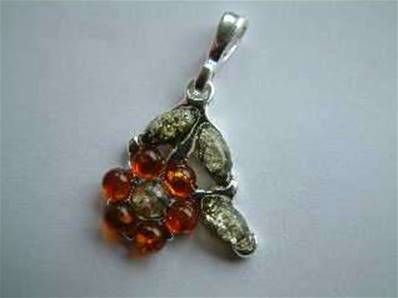 TWO COLOUR AMBER FLOWER PENDANT BM2H044002