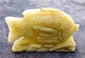 CARVING OF FISH IN AQUAMARINE. SP9124POL