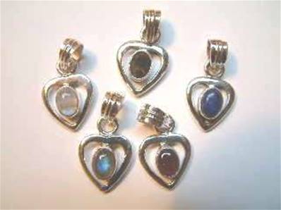 GEMSTONE HEARTS 925 SILVER. PEND25