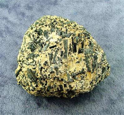 BLACK TOURMALINE IN FELDSPAR MATRIX. SP7468