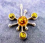 AMBER GREEN & GOLD SPUTNIK PENDANT. BM2G042002