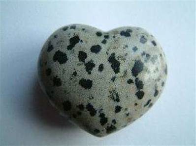 DALMATION JASPER GEMSTONE HEART. 40-45MM WIDE X 35MM HIGH. 45g. HRTDJA