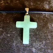 CROSS PENDANT IN GREEN AVENTURINE ON WAXED CORD.   SPR13960PEND