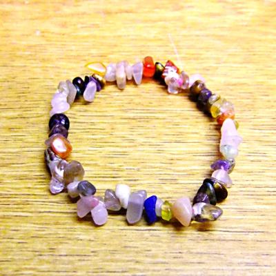 ELASTICATED MIXED GEMSTONE CLUSTER CHIP BRACELET.    SPR14299BR