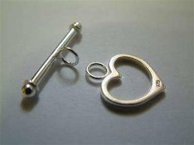 STERLING SILVER HEART SHAPED 'T' BAR. HEART MEASURES 15 X 15MM & BAR MEASURES 25MM LONG. 200573