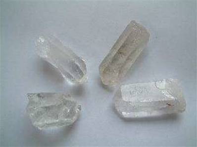 QUARTZ POINTS B/C GRADE clear BRAZIL 2.5-4cm. COUSELQUAR05