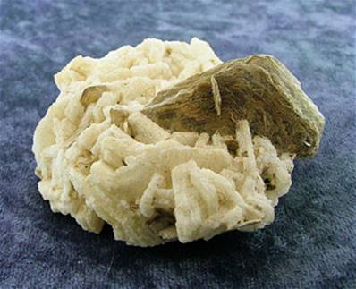 MICA CRYSTAL FORMATION ON FELDSPAR & ALBITE MATRIX. SP7672