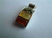 THREE COLOUR AMBER BAR PENDANT.   BM2G039002