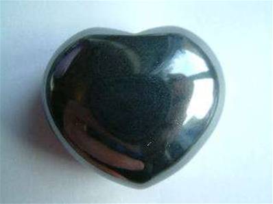 HEMATITE GEMSTONE HEART. 40-45MM WIDE X 35MM HIGH. 90g. HRTHEM