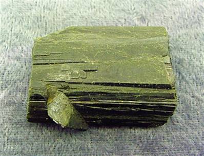 EPIDOTE CRYSTAL SPECIMEN. SP7706