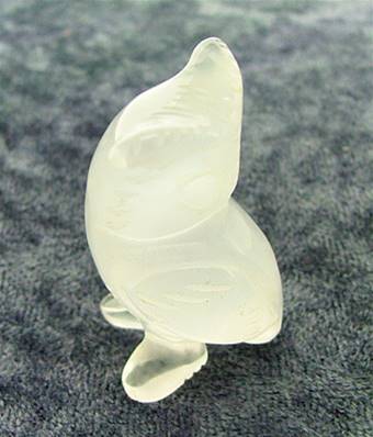 OWL CARVING IN MILKY QUARTZ. SP7952POL