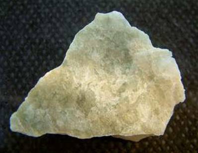 HACKMANITE WITH MICA CRYSTAL SPECIMEN. (RUSSIA). SP3076