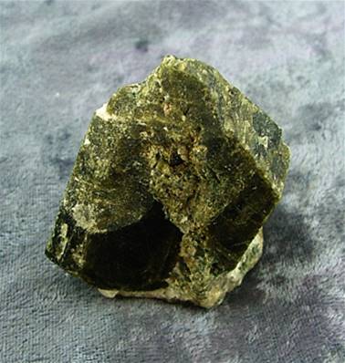 EPIDOTE IN QUARTZ SPECIMEN. SP5886