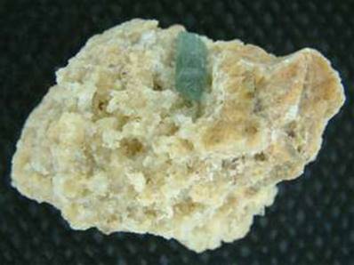 APATITE WITH FELDSPAR & CALCITE SPECIMEN. 57 X 40 X 28MM APROX. 62g. SP959