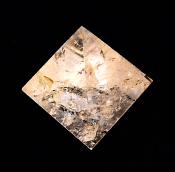 QUARTZ PYRAMID.   SP11343SHLF