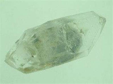 QUARTZ POINT SPECIMEN WITH KAOLIN INCLUSION. 48 X 18 X 12MM APROX. 18g. SP129QPT