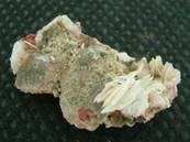 BARYTES WITH VANADANITE CRYSTALS. SP619