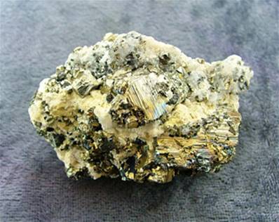 PYRITE FORMATIONS ON QUARTZ & FELDSPAR MATRIX. SP6635