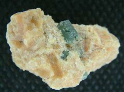 APATITE WITH FELDSPAR & CALCITE SPECIMEN. 53 X 34 X 26MM APROX. 46g. SP962