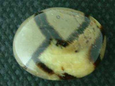 MADAGASCAN SEPTARIAN 'HAND POLISHED' PEBBLE SPECIMEN.   SP970